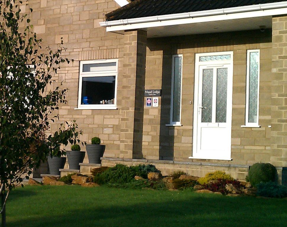 Mead Lodge B&B Corsham Esterno foto