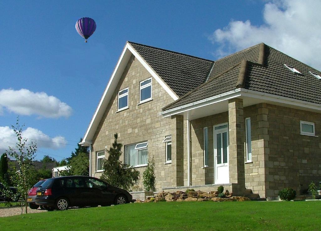 Mead Lodge B&B Corsham Esterno foto