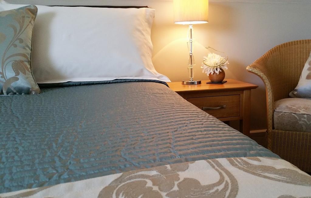 Mead Lodge B&B Corsham Esterno foto